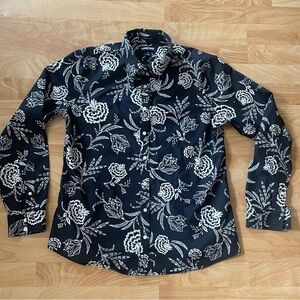 Lands End long sleeved No iron blouse black with white floral pattern size 10